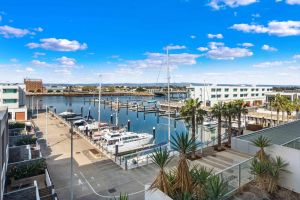 Port Adelaide Executive Waterfront Apartment - Australia Accommodation